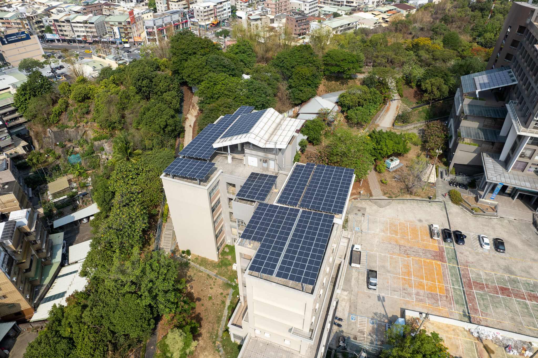▲ 產業園區大樓,設置太陽能光電設備