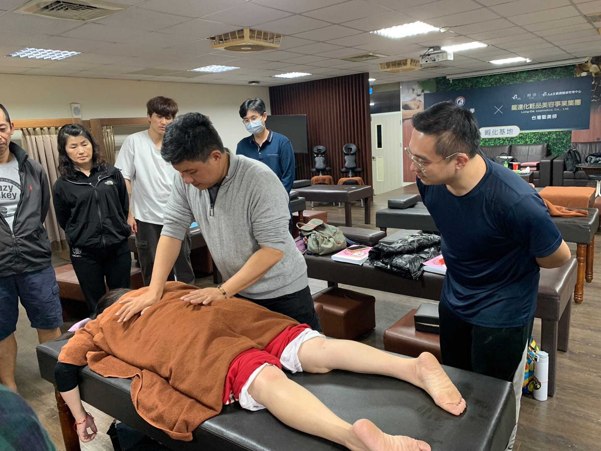 5-2 傳統整復推拿班授課情形