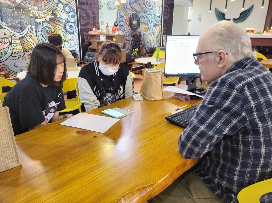 5-5 外籍教師與學生互動諮詢