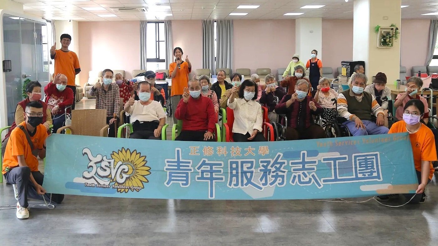 社區老人服務-紙花束手作與帶動唱活動