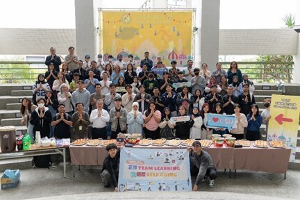 ▲交換生參與伊斯蘭開齋日慶祝活動