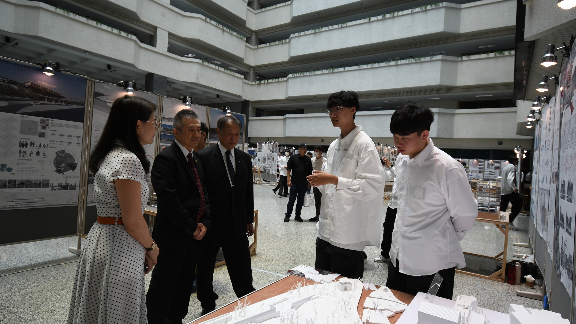 正修建築「點生萬象」畢業成果展 設計風格獨特 專題引矚目