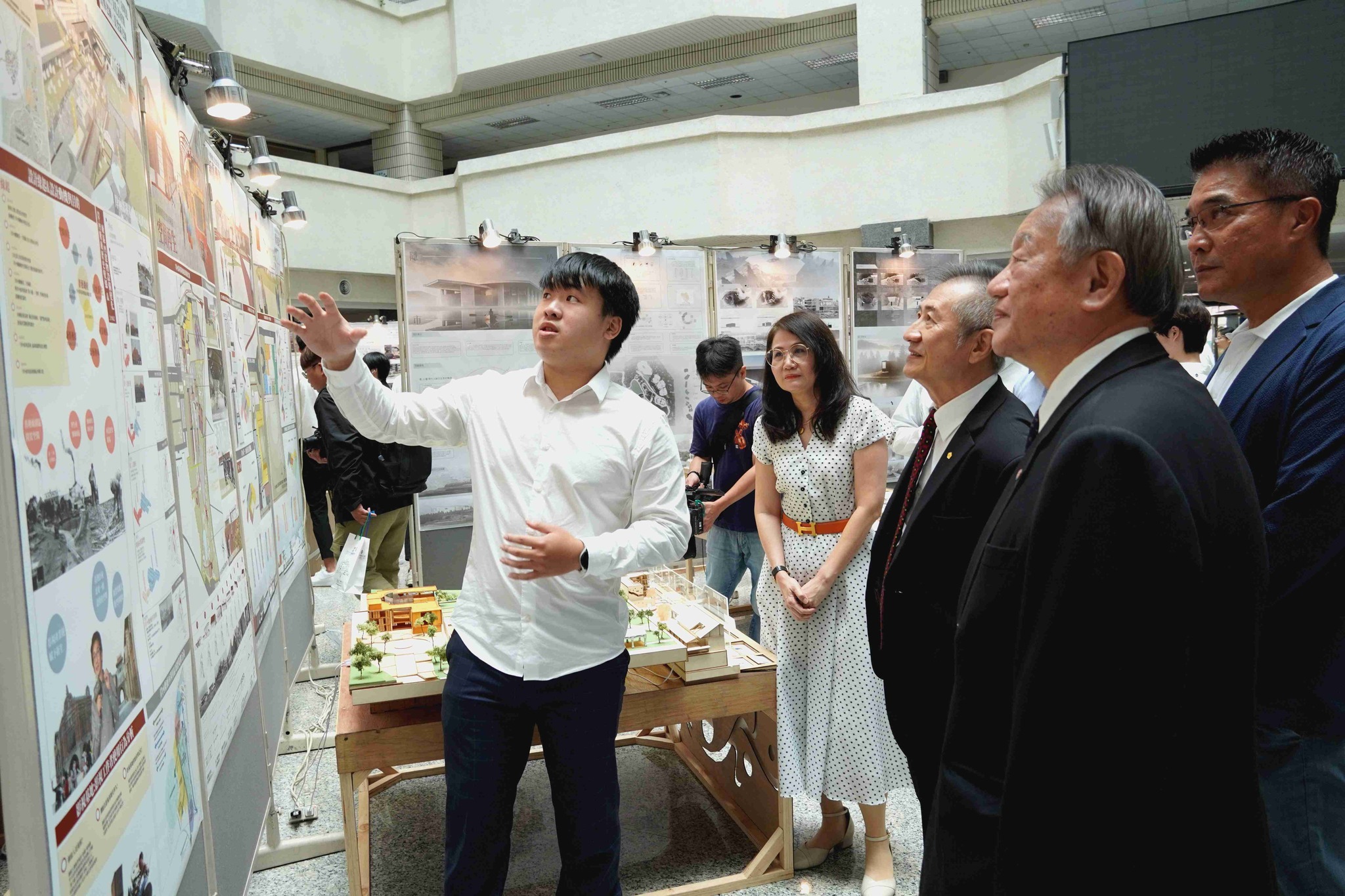 正修建築「點生萬象」畢業成果展 設計風格獨特 專題引矚目