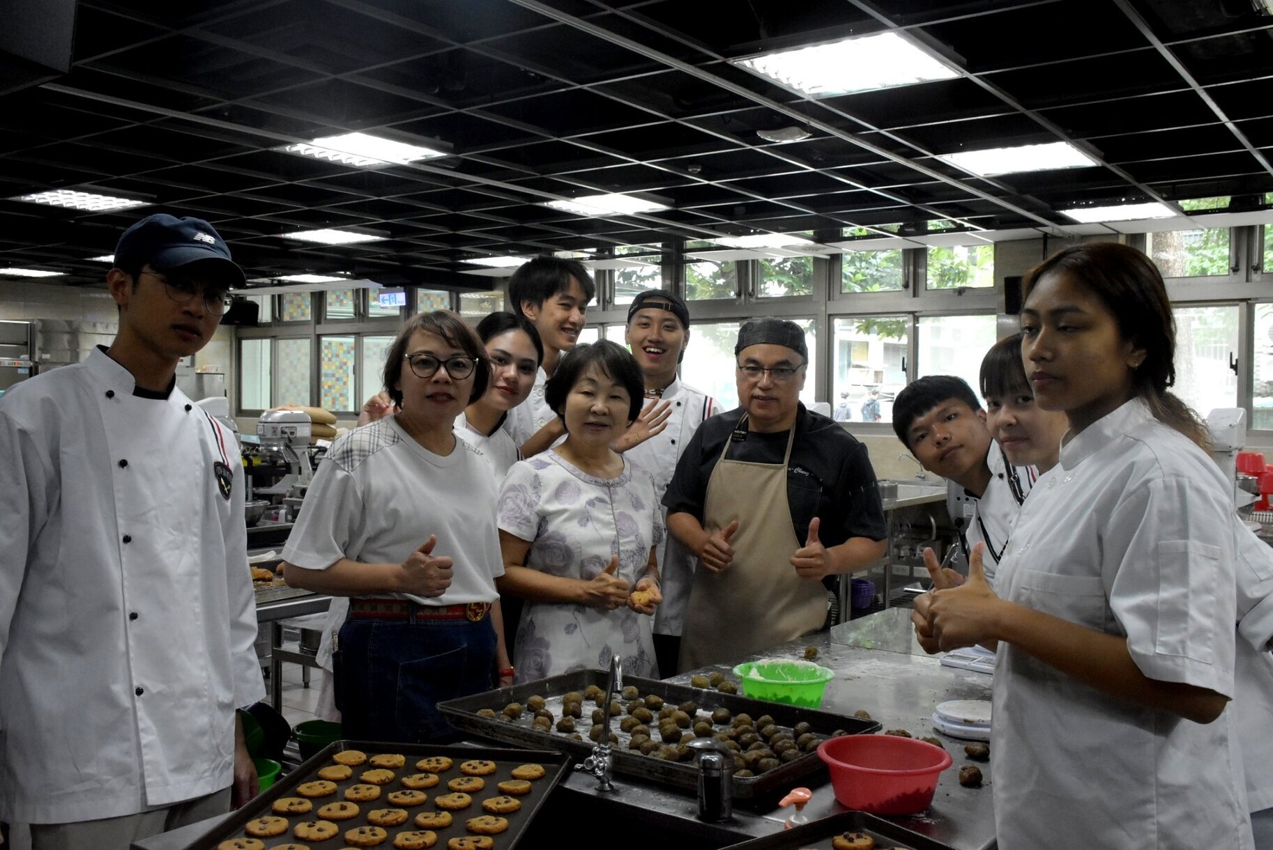 正修師生發揮愛心回饋原鄉排灣族甜點傳遞愛