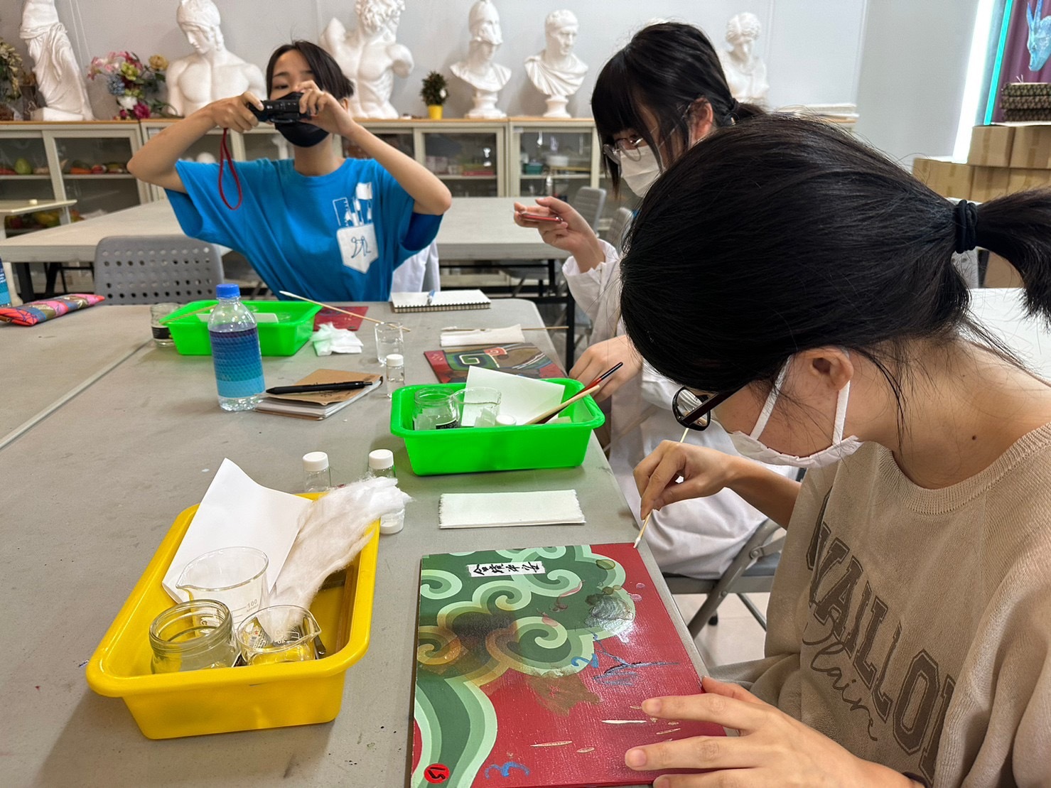 正修科大文物修護功夫了得 橫濱美術大學師生前來見習