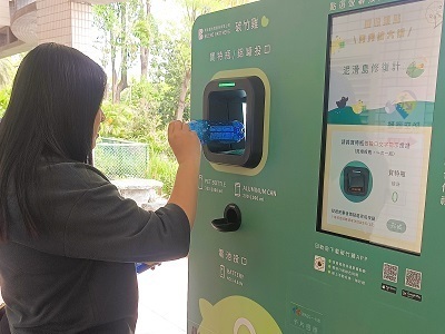 Cheng Shiu University introduces smart recycling machines, taking waste reduction efforts to the next level!Image