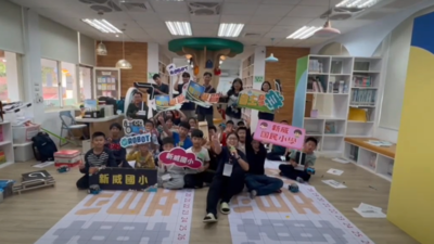 Cheng Shiu University and Xinwei Elementary School Host Winter IT Camp: Robot Soccer Competition Sparks Excitement