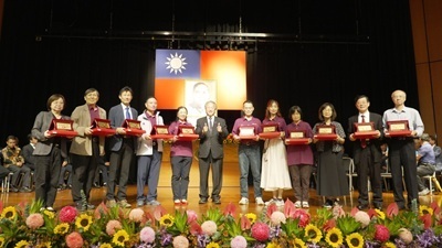 榮耀六十年！正修科大頒發「正修之光」，攜手校友共迎未來